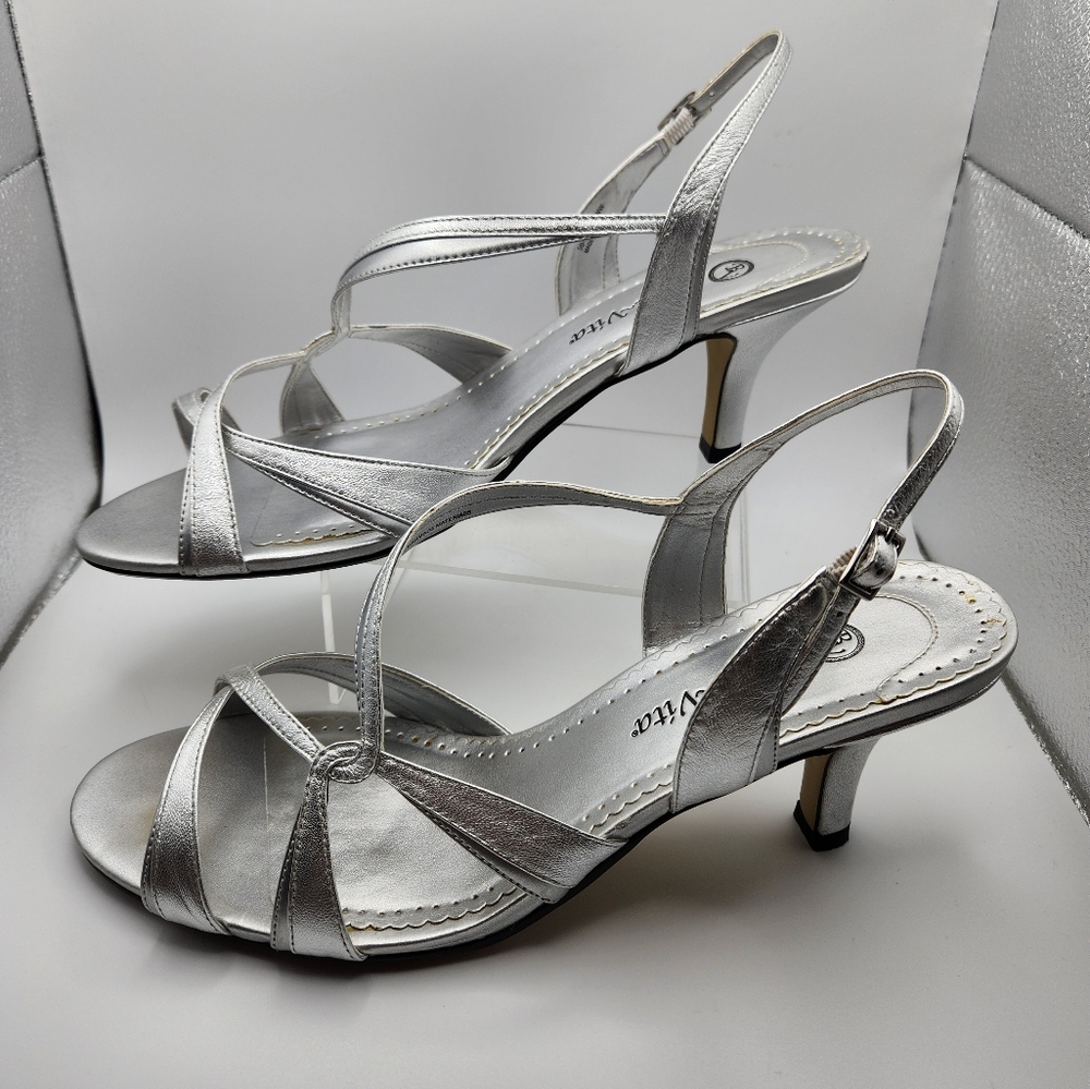 Bella Vita Wide Silver Metallic Strappy Sandals, 9WW